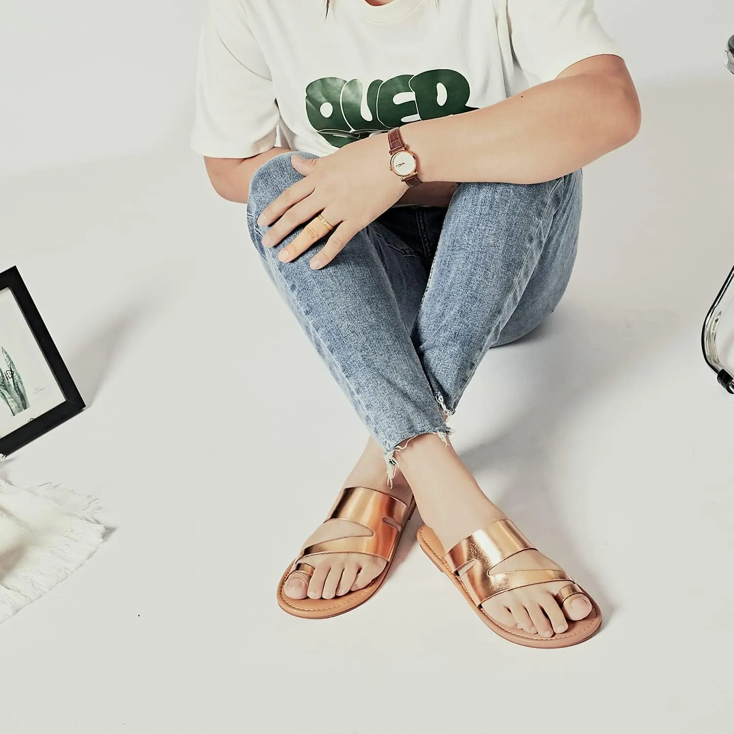 Luoika Women's Wide Width Flat Sandals, Flip Flop Slides Sandal Casual Strapy Sandal Slip on Summer Beach Shoes for Women.