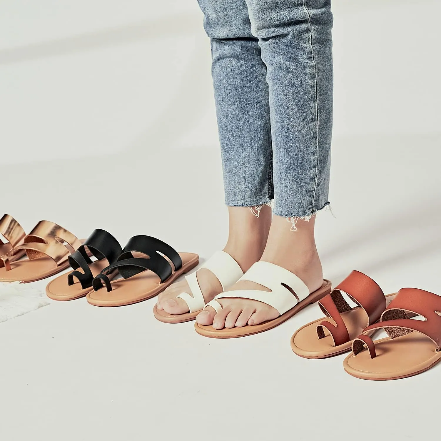 Luoika Women's Wide Width Flat Sandals, Flip Flop Slides Sandal Casual Strapy Sandal Slip on Summer Beach Shoes for Women.