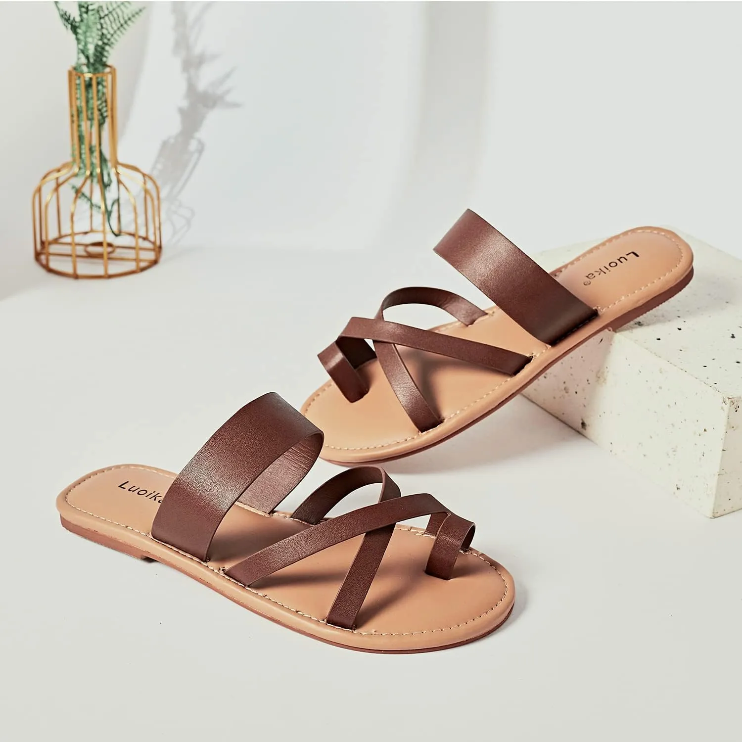 Luoika Women's Wide Width Flat Sandals, Flip Flop Slides Sandal Casual Strapy Sandal Slip on Summer Beach Shoes for Women.