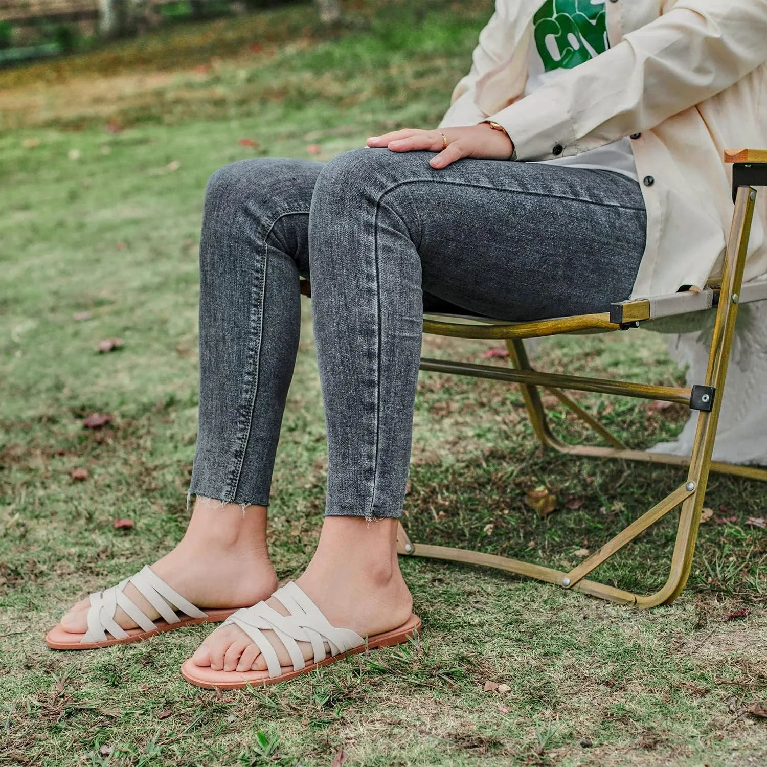 Luoika Women's Wide Width Flat Slides Sandals, Slip on Slide Sandal Casual Comfortable Summer Beach Shoes for Women.