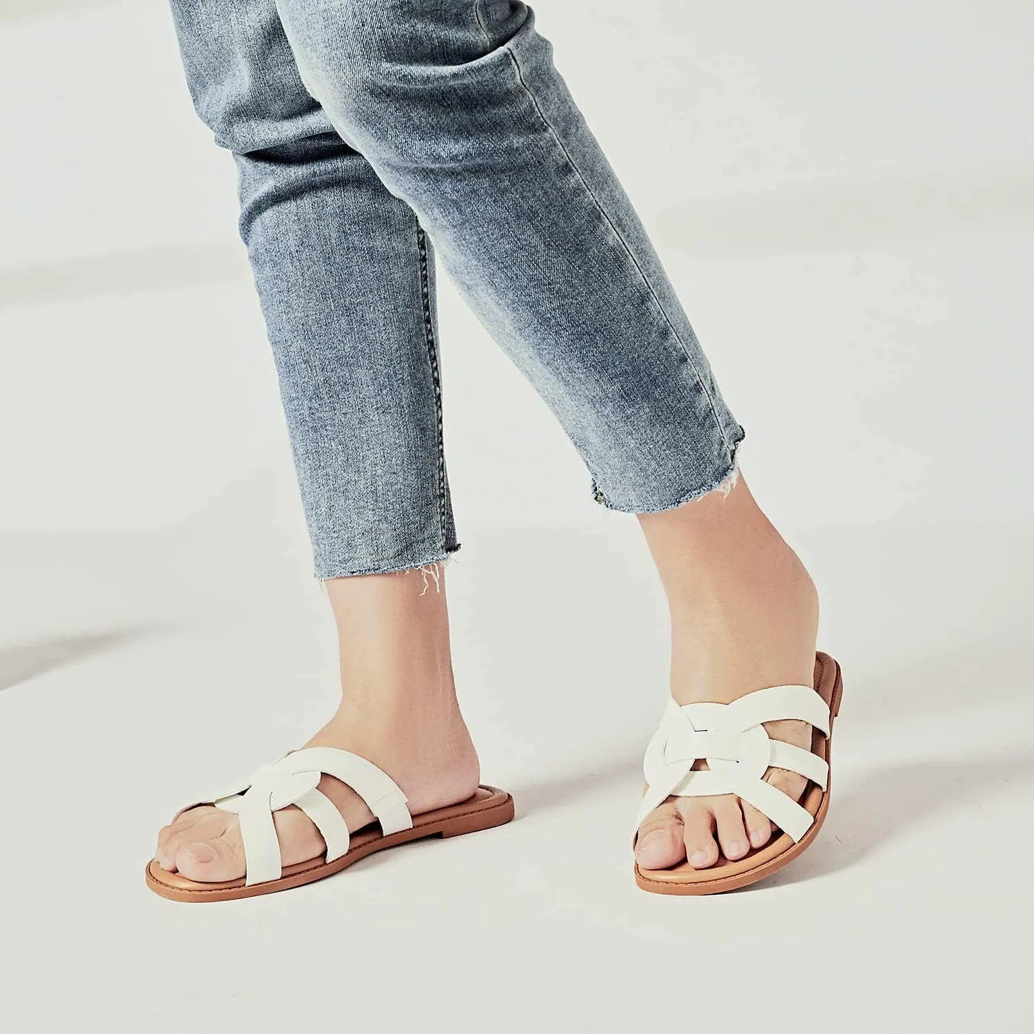 Luoika Women's Wide Width Flat Slides Sandals, Slip on Slide Sandal Casual Comfortable Summer Beach Shoes for Women.