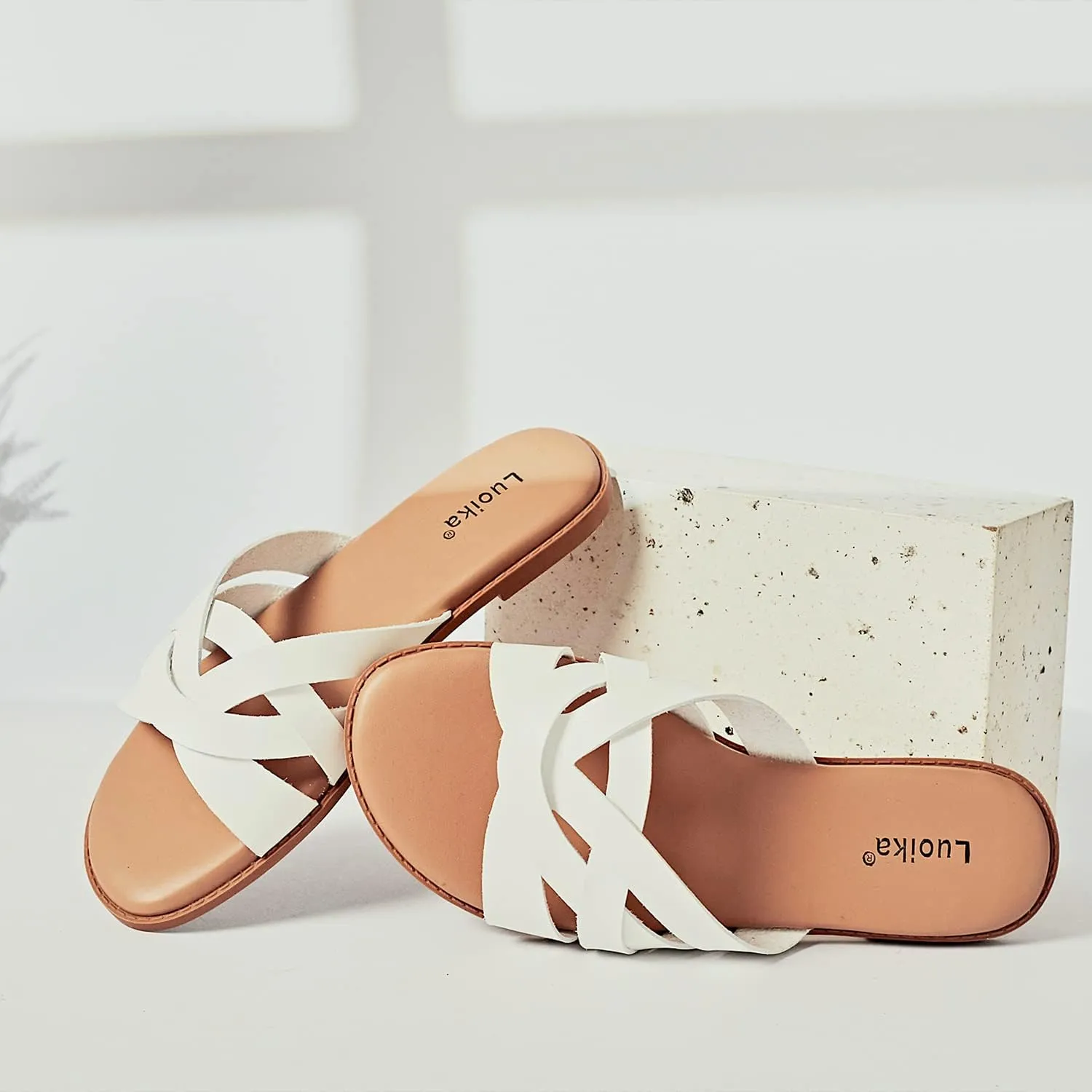 Luoika Women's Wide Width Flat Slides Sandals, Slip on Slide Sandal Casual Comfortable Summer Beach Shoes for Women.