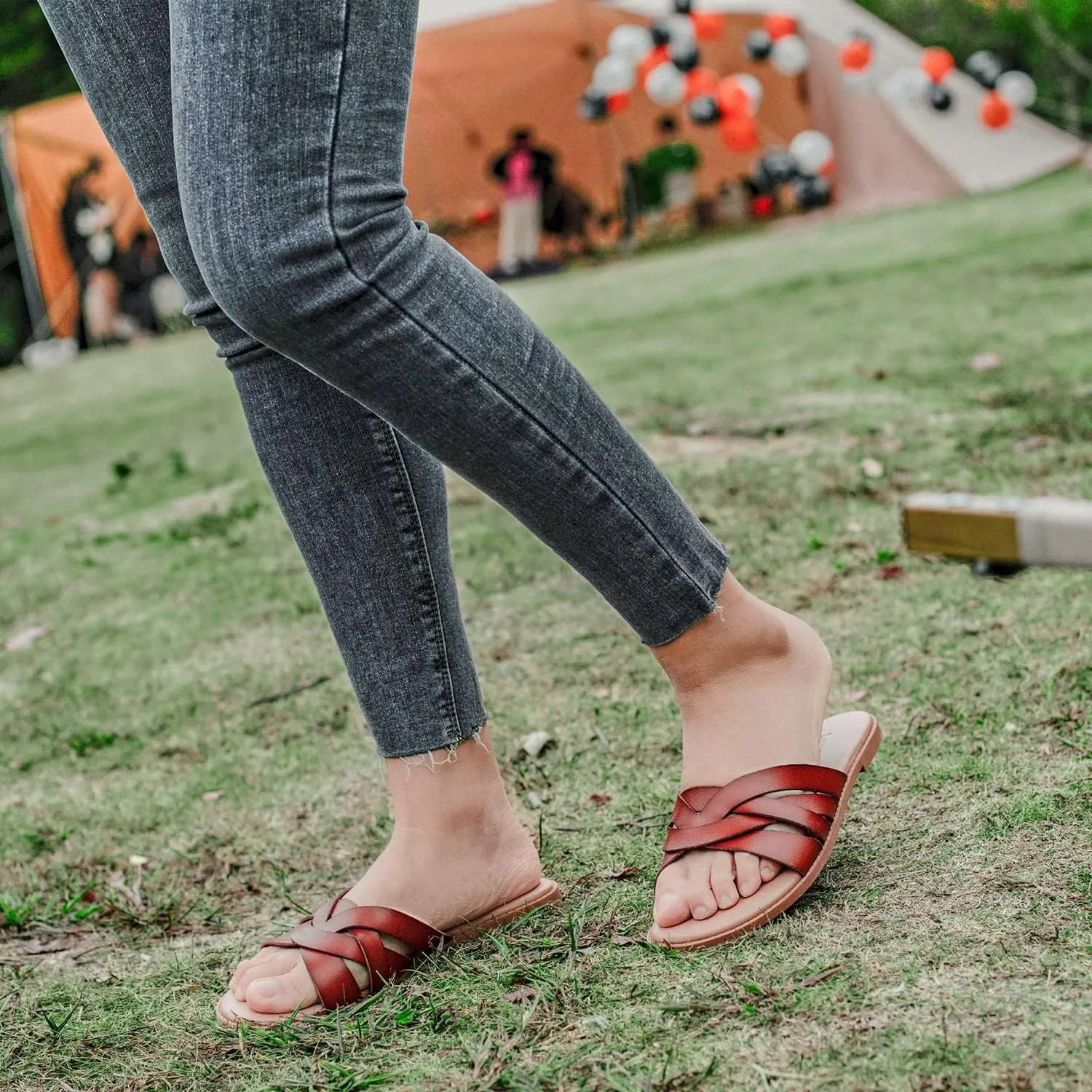 Luoika Women's Wide Width Flat Slides Sandals, Slip on Slide Sandal Casual Comfortable Summer Beach Shoes for Women.