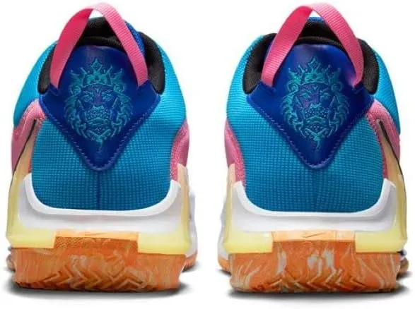 Nike Unisex-Adult Classic Lebron Witness VII